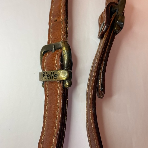 Vintage Pielle Leather Crossbody Bag with Adjustable Strap - Picture 3 of 8